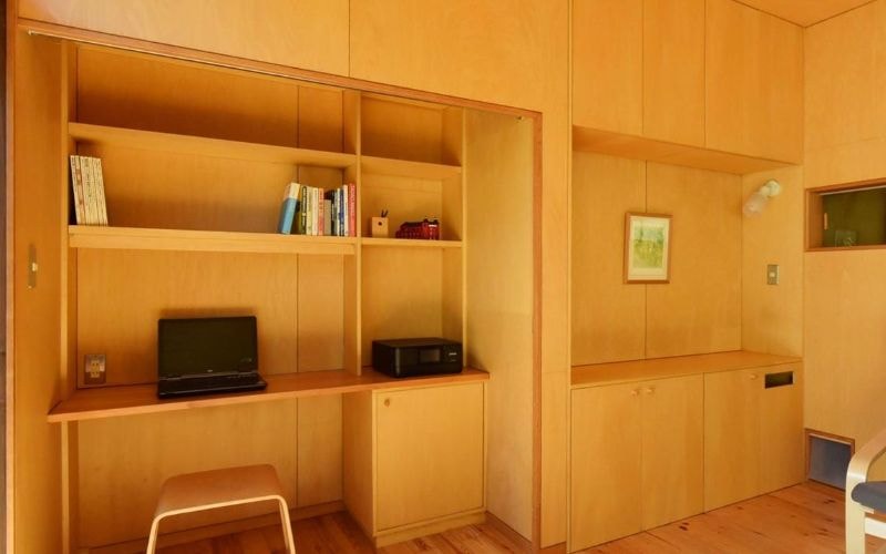 ポスト口のある扉